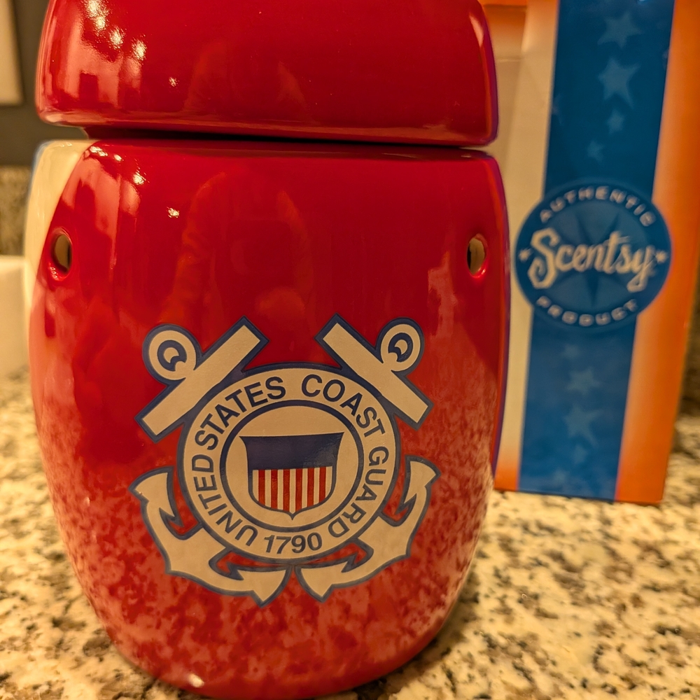 Scentsy Red Coast Guard Emblem Warmer